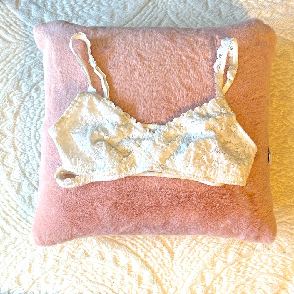 NWT Aerie Lace Bralette white/slight off-white. Size M. Perfect Condition!
